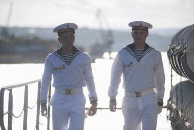 Совфед одобрил закон, позволяющий ушедшим в отставку офицерам ВМФ носить кортики - vm.ru - Россия