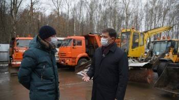Мэр Вологды проверил готовность техники для зимней уборки улиц - vologda-poisk.ru - Вологда