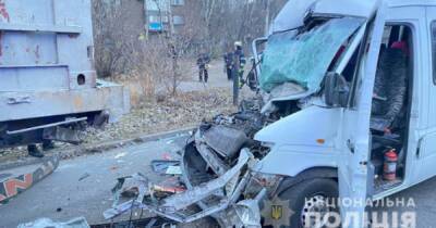 ДТП в Запорожье: маршрутка влетела в грузовик, есть пострадавшие - dsnews.ua - Украина - Запорожье