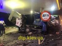 Под Киевом два грузовика влетели в заправку - vlasti.net - Киев - Киевская обл. - Харьков