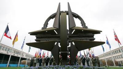 Джин Шахин - Сенат утвердил Джулианну Смит послом в НАТО - golos-ameriki.ru - Россия - США