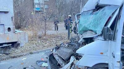 В Запорожье микроавтобус попал в ДТП, есть пострадавшие - ru.slovoidilo.ua - Украина - Запорожская обл. - Запорожье
