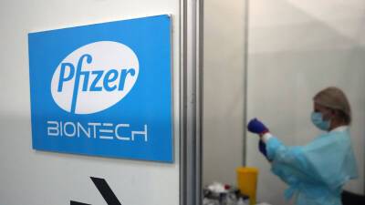 Регулятор США одобрил ревакцинацию взрослых вакциной Pfizer - russian.rt.com - США