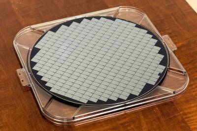Опубликованы первые фотографии мобильных процессоров Intel 14-го поколения Meteor Lake. Они содержат по четыре функциональные плитки - itc.ua - Украина - шт. Аризона