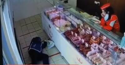 В Харькове уволили продавщицу магазина, которая не помогла встать разбившей голову о прилавок пенсионерке - kp.ua - Украина - Харьков