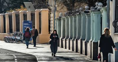 Роман Вильфанд - Синоптик рассказал, как долго продлится аномальное тепло в Москве - ren.tv - Москва - Россия