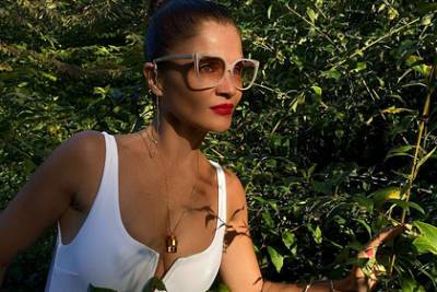 52-летняя модель показала фигуру в купальнике и взволновала фанатов - lenta.ru - Дания