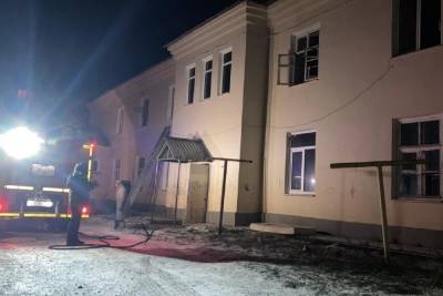 Пожарные спасли 11 человек из горящего дома в Реже - eburg.mk.ru - Россия - Свердловская обл.