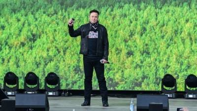 Илон Маск - Илон Маск поспорил с ООН о голодающих и стал первым человеком в мире с $300 млрд - 5-tv.ru