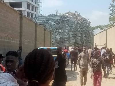 В Нигерии десятки людей продолжают оставаться под завалами обрушившейся многоэтажки и мира - cursorinfo.co.il - Нигерия