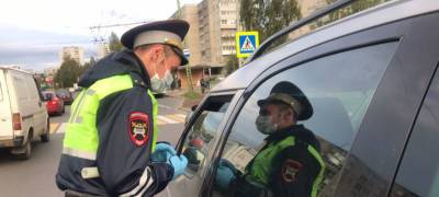 Сотрудники ГИБДД отлавливали водителей с детьми у торгового центра в Петрозаводске - stolicaonego.ru - Россия - Петрозаводск