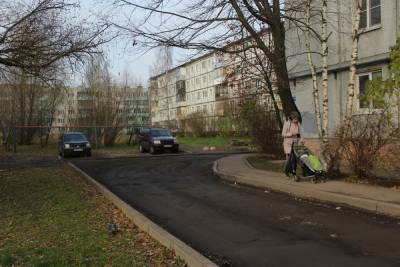 В Великом Новгороде заканчивают с обновлением дворов - mk.ru - Великий Новгород