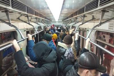 Владимир Путин - Новосибирское метро вернулось к обычному графику в «локдаун» - tayga.info - Россия - Новосибирск