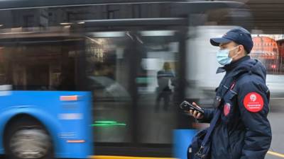 Владислав Султанов - В Москве за октябрь выявили более 50 тысяч нарушений масочного режима в транспорте - russian.rt.com - Москва