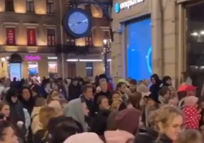 В Петербурге отозвали разрешения на уличные концерты во время локдауна - znak.com - Санкт-Петербург