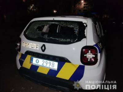 В Днепропетровской области мужчина устроил засаду на полицейских и разбил их машину – полиция - gordonua.com - Украина - Днепропетровская обл.