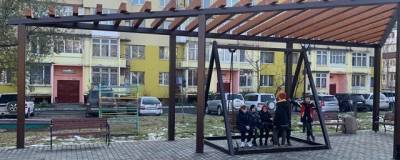 святой Петр - В петропавловском сквере на проспекте Победы по просьбам горожан появились качели-лавочки - runews24.ru - Петропавловск-Камчатский