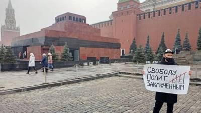 Александр Михайлов - На Красной площади в Москве задержаны два человека - svoboda.org - Москва - Китай