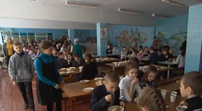 Крысы поселились в школьной столовой на Одесчине, бегают по столам: дети засняли видео - politeka.net - Украина - Одесса - Одесская обл.