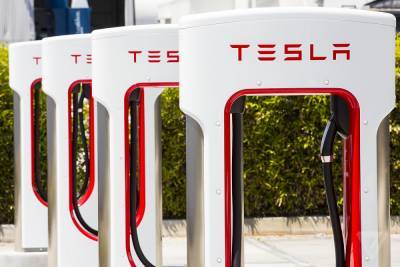 Илон Маск - Tesla впервые открыла фирменные станции быстрой зарядки Supercharger для электромобилей конкурентов — и начала продавать домашние зарядные станции J1772 - itc.ua - Украина - Голландия
