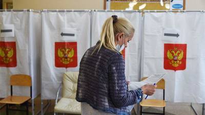 Владимир Зеленский - Зеленский ввел очередные санкции против граждан РФ из-за выборов в Крыму - iz.ru - Россия - Украина - Крым - Израиль