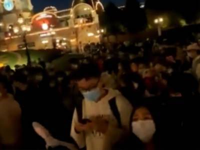 В Китае 33 тыс. посетителей закрыли в "Диснейленде" из-за одного случая COVID-19 - gordonua.com - Китай - Украина - Shanghai - Ханчжоу