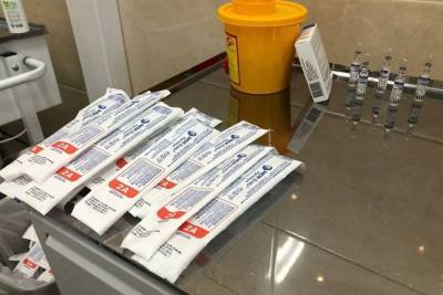 За сутки полный цикл вакцинации от COVID-19 прошли 7590 петербуржцев - spb.mk.ru - Петербурга