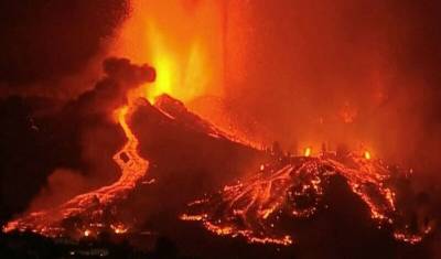 На вулкан, извергающийся на острове Пальма, предложили сбросить бомбу - newizv.ru