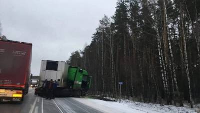 В Челябинской области на трассе М5 возникла пробка из-за ДТП с участием фуры - znak.com - Челябинская обл. - Уфа - Челябинск