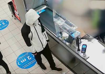 Неудачное ограбление супермаркета в Праге попало на видео - vinegret.cz - Чехия - Прага