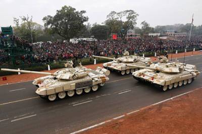 Венкатеш Варм - Индия произведет 700 тысяч АК-203 и купит 400 танков Т-90 - lenta.ru - Москва - Россия - Индия - Дели