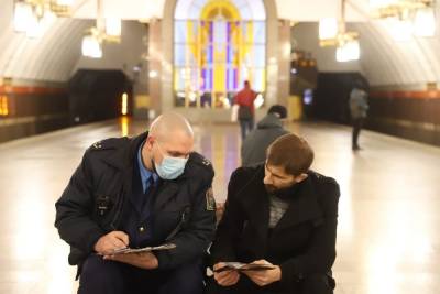 Александр Невский - Комитет по транспорту провел в метро рейд по отлову безмасочников - spb.mk.ru