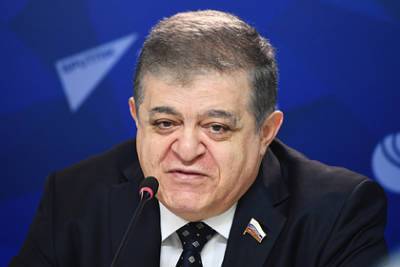 Владимир Зеленский - Владимир Джабаров - В Совфеде назвали новые санкции Украины против России укусом комара - lenta.ru - Москва - Россия - Украина - Киев