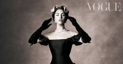 Леди Гага предстала сразу на двух обложках Vogue: в плаще от Valentino и платье Schiaparelli - kp.ua - Украина - Англия