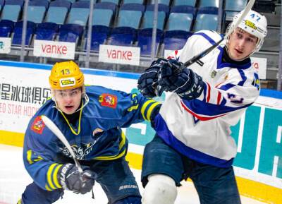 "Атлант" взял реванш у "Сахалинских акул" - sakhalin.info