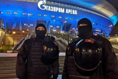 Сотрудники ОМОНа задержали пьяных болельщиков на матче «Зенит» – «Нижний Новгород» - spb.mk.ru - Ленинградская обл. - Санкт-Петербург - Нижний Новгород