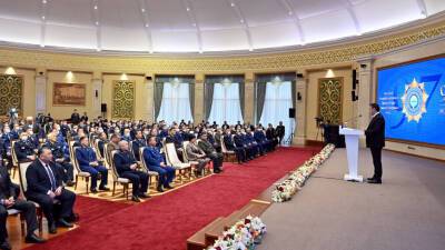 Садыр Жапаров - Работайте честно: Жапаров поздравил прокуроров с профессиональным праздником - mir24.tv - Киргизия