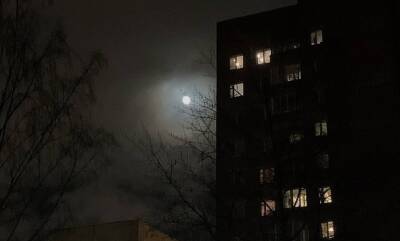 Волнующая души Луна смотрит из космоса на ночной Петербург - neva.today - Санкт-Петербург
