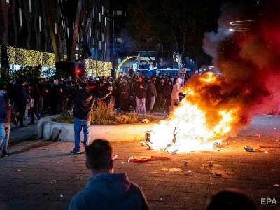 В Роттердаме акция против COVID-ограничений переросла в беспорядки. Полиция открыла огонь - gordonua.com - Украина - Голландия