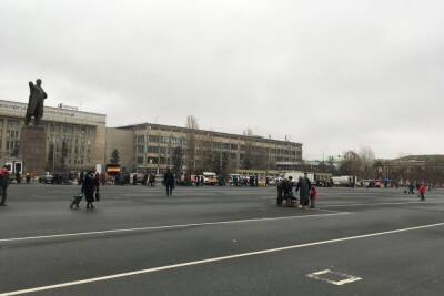 Ярмарка на Театральной площади вогнала саратовцев в оторопь - saratov.mk.ru - Саратов