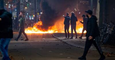 В Роттердаме акция против ковид-ограничений переросла в беспорядки - rus.delfi.lv - Голландия - Латвия