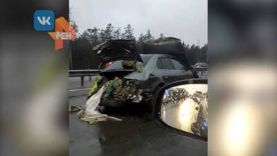 Тело мужчины выпало из багажника во время ДТП в Ленобласти - iz.ru - Ленинградская обл. - Санкт-Петербург - Израиль