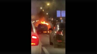 Два автомобиля вспыхнули после столкновения на Московском проспекте - neva.today - Санкт-Петербург - р-н. Московский