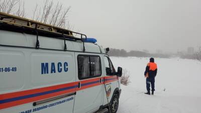 Сотни рыбаков вышли на лёд перед оттепелью в Новосибирске - sib.fm - Новосибирск