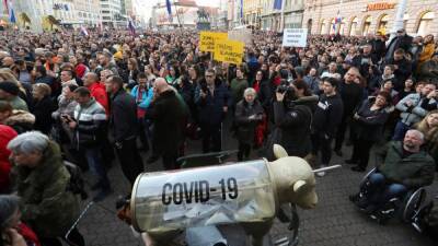 В Нидерландах и на Гваделупе - беспорядки в связи с мерами властей - svoboda.org - Голландия - Гаага - Гваделупа