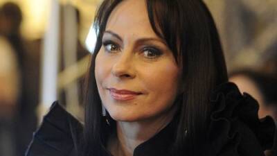 Марина Хлебникова - Обгорела половина тела, изуродовано лицо: певица Марина Хлебникова в реанимации после пожара - vchaspik.ua - Москва - Россия - Украина