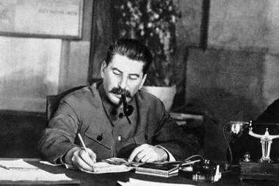Иосиф Сталин - В Германии раскрыли подлог ультраправых о приказе Сталина солдатам Красной армии - lenta.ru - Германия