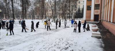 Школьников привлекли к уборке снега в Автозаводском районе - vgoroden.ru - Нижний Новгород - Благоустройство