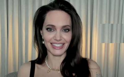 Анджелина Джоли - Брэд Питт - Джоли впечатлила глубиной выреза на своем крошечном платье: "Не всем пойдет, но..." - sport.politeka.net - Украина