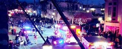 В Висконсине автомобилист протаранил рождественский парад, один человек погиб - runews24.ru - США - штат Висконсин - Уокешо